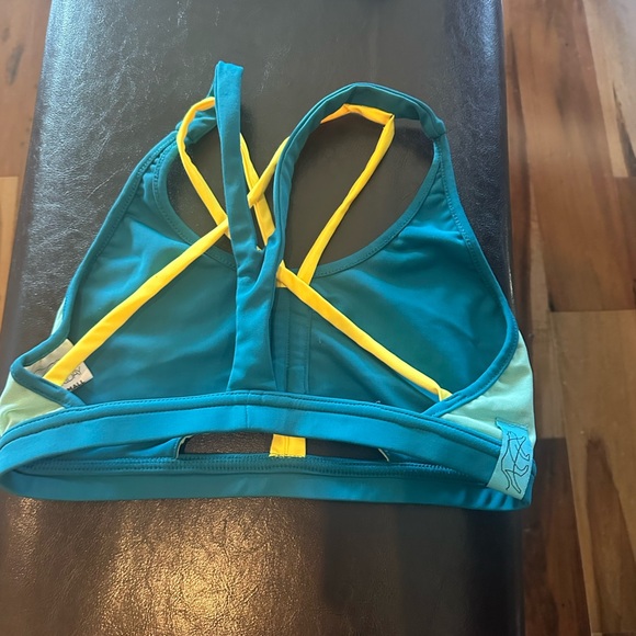 Adorable Tiger Friday Set!
Retro Flare Leggings & Golden Crop Top - Picture 7 of 8